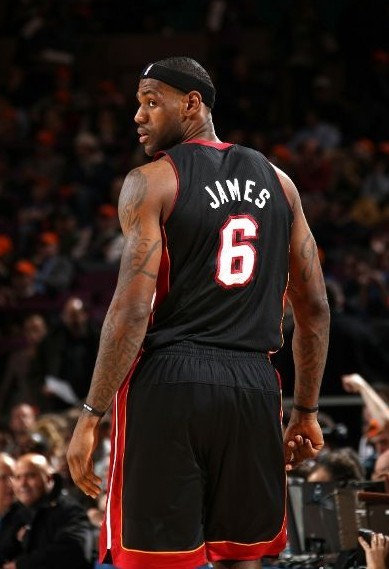 NBA今日里程碑！字母哥历史第1，库里超越乔丹，德罗赞26000分
