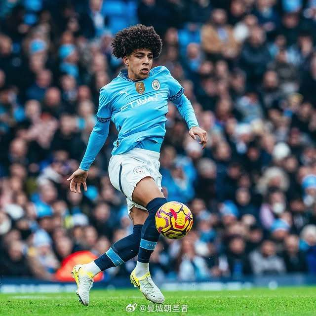 球星晒训练照：永远向前