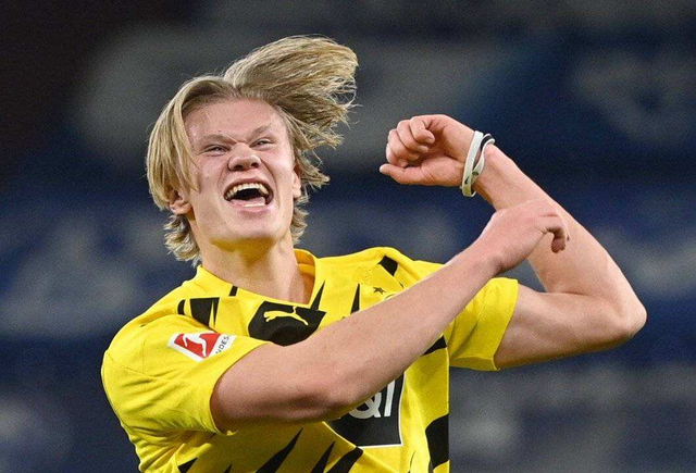 江苏节日！苏超决赛赛前南通队球迷场外集结为球队助威